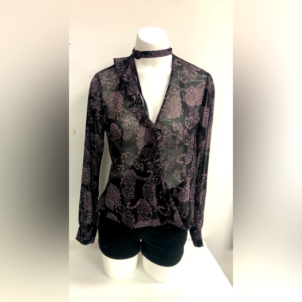 GUESS LOSE ANGELES SHEER LONG SLEEVE TOP IN SIZE SMALL